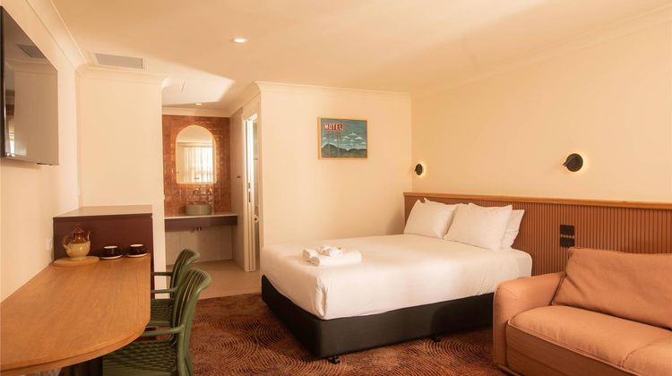 Alluna Motel Room
