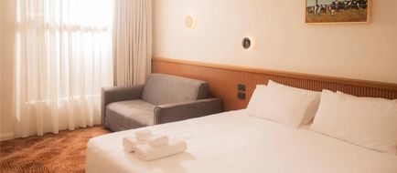 Alluna Motel Room