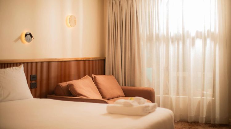 Alluna Motel Room