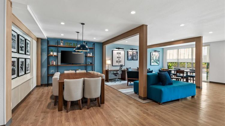 Everhome Suites Ocala I-75 North Lobby
