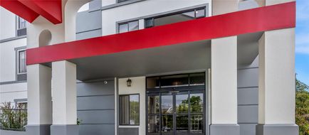 Brentwood Suites Exterior