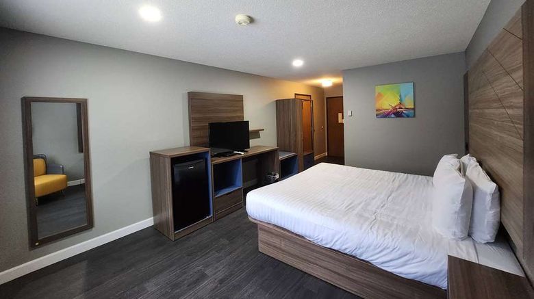 <b>AmeriVu Inn & Suites Hayward Room</b>. Images powered by <a href="https://iceportal.shijigroup.com/" title="IcePortal" target="_blank">IcePortal</a>.