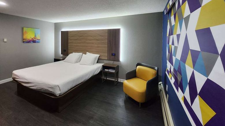 <b>AmeriVu Inn & Suites Hayward Room</b>. Images powered by <a href="https://iceportal.shijigroup.com/" title="IcePortal" target="_blank">IcePortal</a>.
