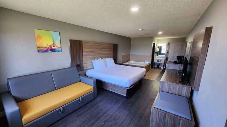 <b>AmeriVu Inn & Suites Hayward Room</b>. Images powered by <a href="https://iceportal.shijigroup.com/" title="IcePortal" target="_blank">IcePortal</a>.