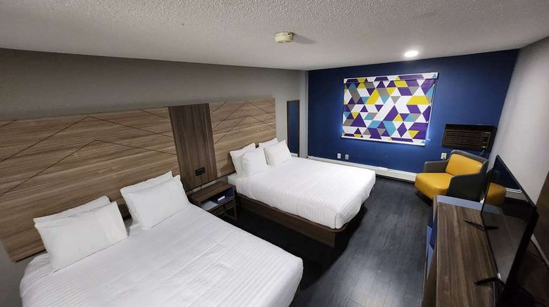 <b>AmeriVu Inn & Suites Hayward Room</b>. Images powered by <a href="https://iceportal.shijigroup.com/" title="IcePortal" target="_blank">IcePortal</a>.