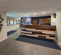 AmeriVu Inn & Suites Hayward Lobby