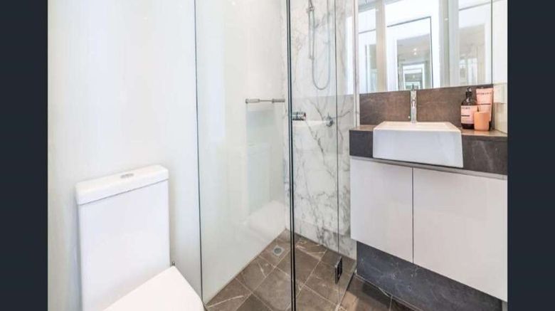 <b>Artique Resort - Surfers Paradise Room</b>. Images powered by <a href="https://iceportal.shijigroup.com/" title="IcePortal" target="_blank">IcePortal</a>.