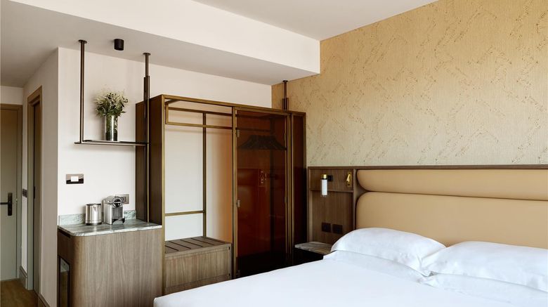 <b>Hyatt Regency Rome Central Room</b>. Images powered by <a href="https://iceportal.shijigroup.com/" title="IcePortal" target="_blank">IcePortal</a>.