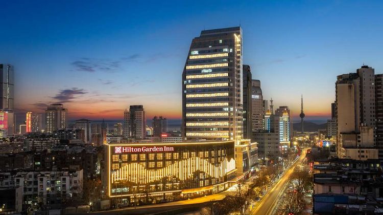 Hilton Garden Inn Pengcheng Sqr Exterior