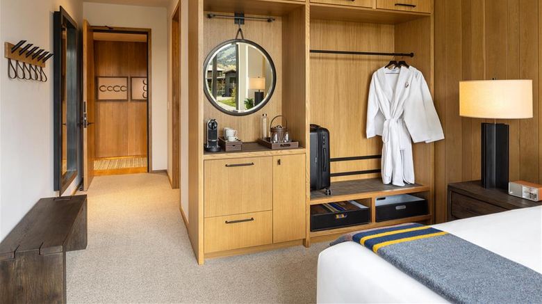 <b>Snake River Sporting Club Room</b>. Images powered by <a href="https://iceportal.shijigroup.com/" title="IcePortal" target="_blank">IcePortal</a>.