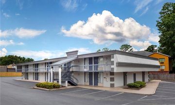 Clarion Pointe Morrow Atlanta South