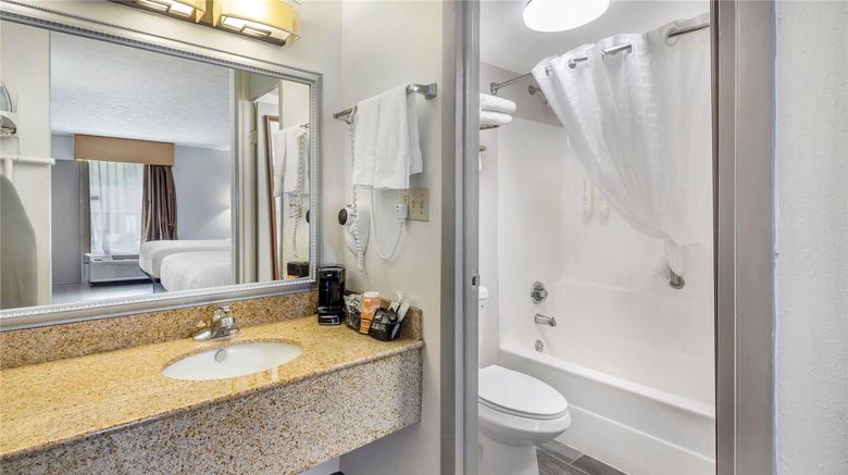 <b>Clarion Pointe Morrow Atlanta South Room</b>. Images powered by <a href="https://iceportal.shijigroup.com/" title="IcePortal" target="_blank">IcePortal</a>.