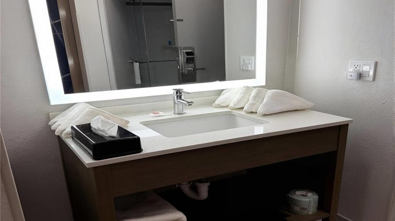 <b>Halsted Inn and Suites Harvey-Chicago SL Room</b>. Images powered by <a href="https://iceportal.shijigroup.com/" title="IcePortal" target="_blank">IcePortal</a>.