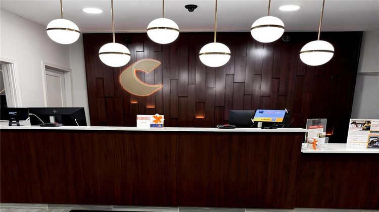 Halsted Inn and Suites Harvey-Chicago SL Lobby