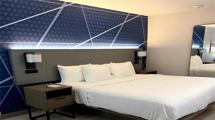 Halsted Inn and Suites Harvey-Chicago SL Room