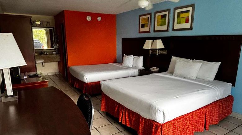 <b>Ramada by Wyndham Hotel & Water Park Room</b>. Images powered by <a href="https://iceportal.shijigroup.com/" title="IcePortal" target="_blank">IcePortal</a>.