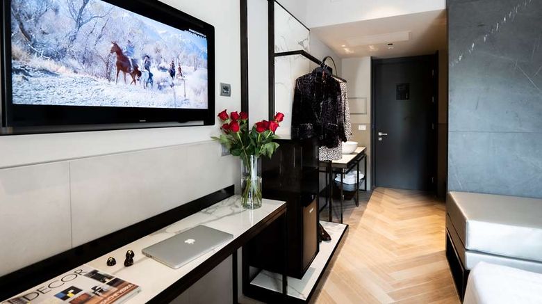 <b>Hotel Cervo Milano Room</b>. Images powered by <a href="https://iceportal.shijigroup.com/" title="IcePortal" target="_blank">IcePortal</a>.