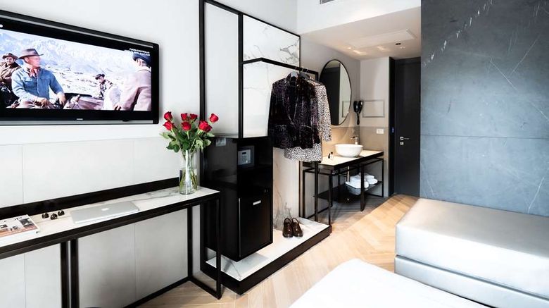 <b>Hotel Cervo Milano Room</b>. Images powered by <a href="https://iceportal.shijigroup.com/" title="IcePortal" target="_blank">IcePortal</a>.