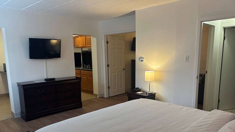 <b>Ramada by Wyndham Butler Room</b>. Images powered by <a href="https://iceportal.shijigroup.com/" title="IcePortal" target="_blank">IcePortal</a>.