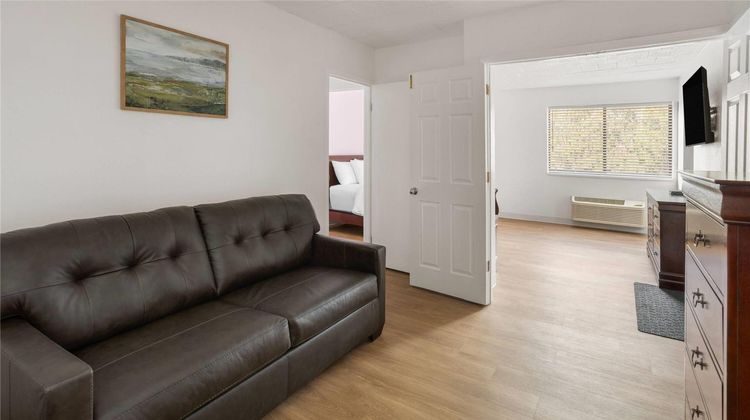 Ramada by Wyndham Butler Suite