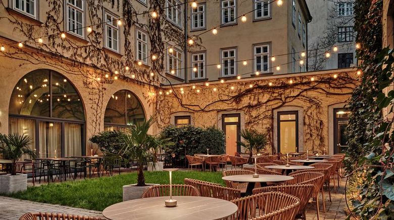 <b>Radisson Blu Das Triest Hotel Restaurant</b>. Images powered by <a href="https://iceportal.shijigroup.com/" title="IcePortal" target="_blank">IcePortal</a>.