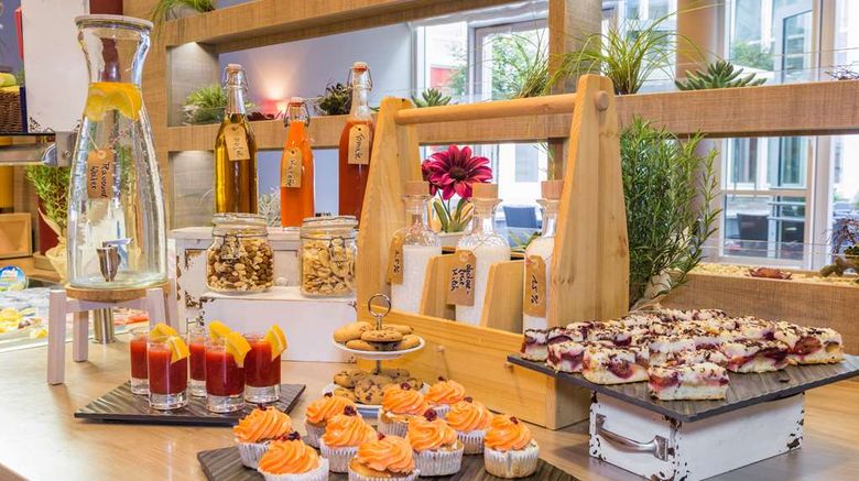 <b>Best Western Plus Hotel Dresden City Restaurant</b>. Images powered by <a href="https://iceportal.shijigroup.com/" title="IcePortal" target="_blank">IcePortal</a>.