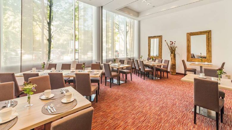 <b>Best Western Plus Hotel Dresden City Restaurant</b>. Images powered by <a href="https://iceportal.shijigroup.com/" title="IcePortal" target="_blank">IcePortal</a>.