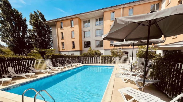 <b>Comfort Aparthotel Carcassonne Pool</b>. Images powered by <a href="https://iceportal.shijigroup.com/" title="IcePortal" target="_blank">IcePortal</a>.