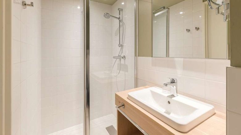 <b>Bikube Lyon Room</b>. Images powered by <a href="https://iceportal.shijigroup.com/" title="IcePortal" target="_blank">IcePortal</a>.