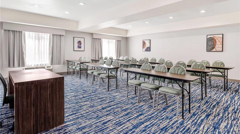 <b>Country Inn & Suites by Radisson Meeting</b>. Images powered by <a href="https://iceportal.shijigroup.com/" title="IcePortal" target="_blank">IcePortal</a>.