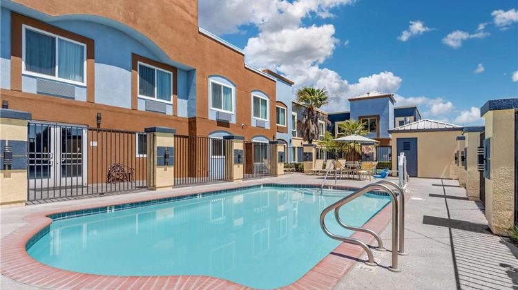 Country Inn & Suites by Radisson Pool