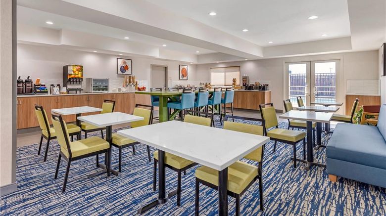 <b>Country Inn & Suites by Radisson Restaurant</b>. Images powered by <a href="https://iceportal.shijigroup.com/" title="IcePortal" target="_blank">IcePortal</a>.