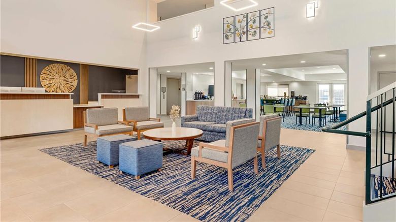 <b>Country Inn & Suites by Radisson Lobby</b>. Images powered by <a href="https://iceportal.shijigroup.com/" title="IcePortal" target="_blank">IcePortal</a>.