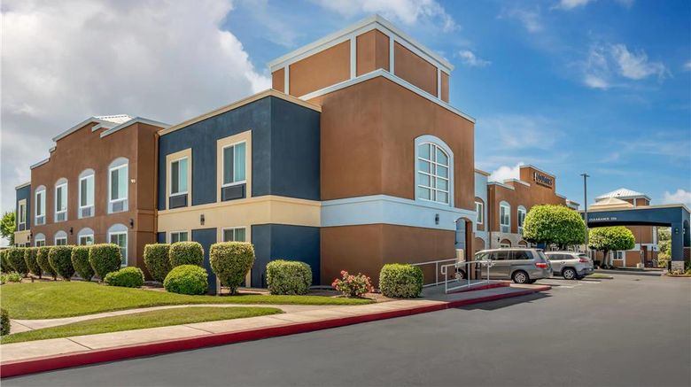 <b>Country Inn & Suites by Radisson Exterior</b>. Images powered by <a href="https://iceportal.shijigroup.com/" title="IcePortal" target="_blank">IcePortal</a>.