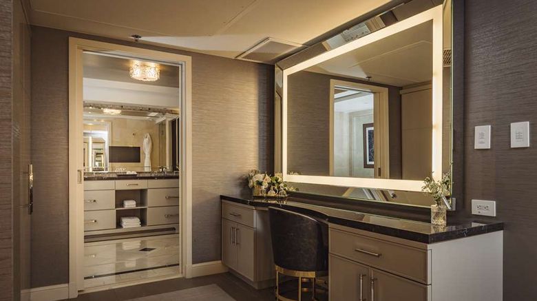 <b>L'Ermitage Beverly Hills Room</b>. Images powered by <a href="https://iceportal.shijigroup.com/" title="IcePortal" target="_blank">IcePortal</a>.