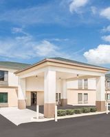 Super 8 by Wyndham Galesburg