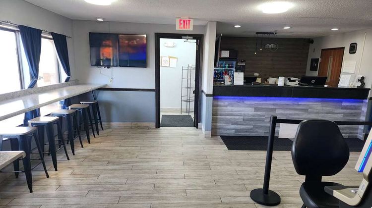 Super 8 by Wyndham Galesburg Lobby