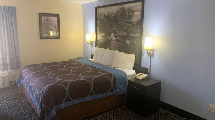 Super 8 by Wyndham Galesburg Room