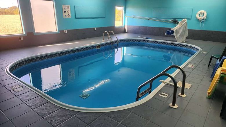 <b>Super 8 by Wyndham Galesburg Pool</b>. Images powered by <a href="https://iceportal.shijigroup.com/" title="IcePortal" target="_blank">IcePortal</a>.
