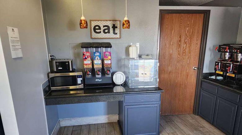 <b>Super 8 by Wyndham Galesburg Other</b>. Images powered by <a href="https://iceportal.shijigroup.com/" title="IcePortal" target="_blank">IcePortal</a>.