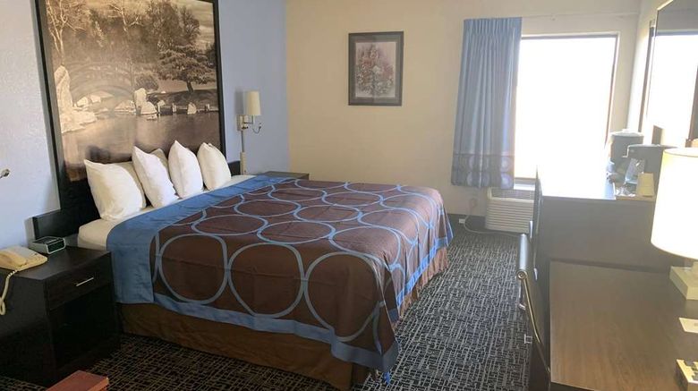 <b>Super 8 by Wyndham Galesburg Room</b>. Images powered by <a href="https://iceportal.shijigroup.com/" title="IcePortal" target="_blank">IcePortal</a>.