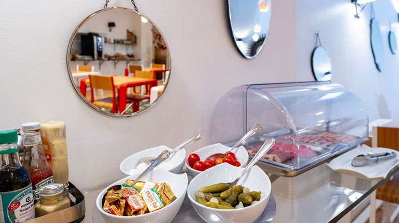 <b>Hotel George-Astotel Restaurant</b>. Images powered by <a href="https://iceportal.shijigroup.com/" title="IcePortal" target="_blank">IcePortal</a>.