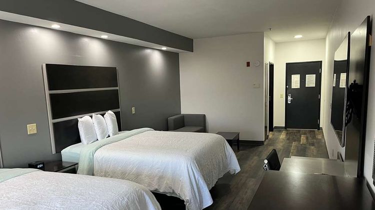 Sonesta Essential Savannah Room