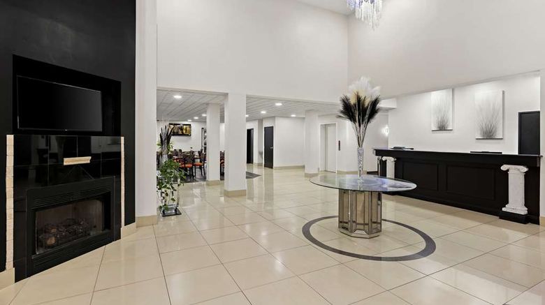 <b>Sonesta Essential Savannah Lobby</b>. Images powered by <a href="https://iceportal.shijigroup.com/" title="IcePortal" target="_blank">IcePortal</a>.