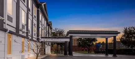Sonesta Essential Savannah Exterior