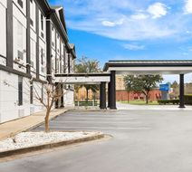 Sonesta Essential Savannah Exterior