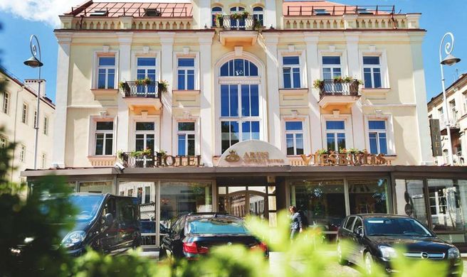 Hotel Artis Exterior