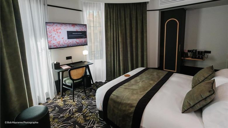 <b>Regina Hotel Suite</b>. Images powered by <a href="https://iceportal.shijigroup.com/" title="IcePortal" target="_blank">IcePortal</a>.