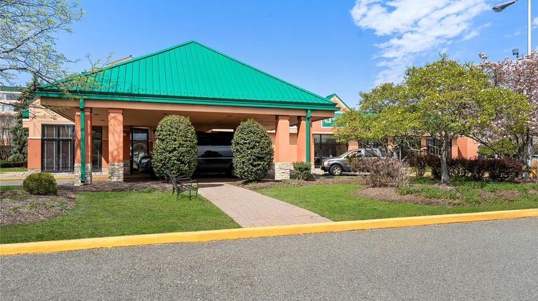 <b>Quality Hotel Philadelphia Airport Exterior</b>. Images powered by <a href="https://iceportal.shijigroup.com/" title="IcePortal" target="_blank">IcePortal</a>.
