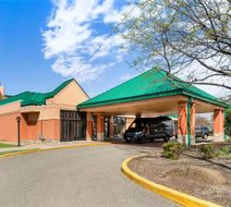 Quality Hotel Philadelphia Airport Exterior